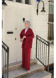 LOCCO بدلة نسائية بتفاصيل ربط أمامي باللون الأحمر الداكن