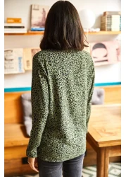 Olalook قميص فيسكوز منسوج باللون الأخضر الفهد للنساء GML-19000910