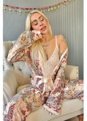 Pijamaevi طقم بيجامة نسائية محبوكة حصريًا من Salmon Flore