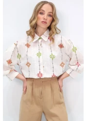 Trend Alaçatı Stili قميص نسائي من الكتان المنسوج بطبعة زهور باللون البيج والبني ALC-X10398