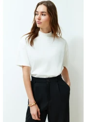  Collection تي شيرت أبيض 100% من القطن بياقة واقفة وأكمام ثلاثة أرباع TWOSS24TS00074