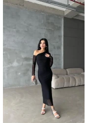 Daçem Hira فستان من التول متوسط ​​الطول مكشوف الكتفين