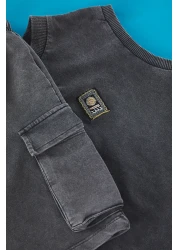 TRENDYOLKIDS طقم شورت رياضي قطن أنثراسايت للأولاد - تأثيرات عتيقة/ممتلئة TKDSS25AU00026