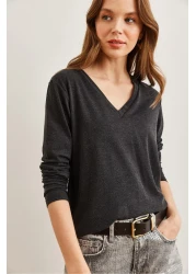 Olalook بلوزة نسائية سوداء من الفيسكوز برقبة على شكل حرف V - BLZ- 19002729