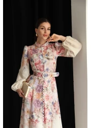 Julidress فستان من الكتان بتصميم مميز بطول متوسط ​​الطول وياقة واقفة وأزرار باللون البيج مع حزام