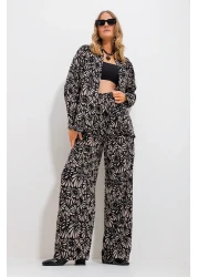 Trend Alaçatı Stili طقم قميص وبنطلون منقوش باللون البيج الرملي للسيدات منسوج من الأسفل Alc-X11749