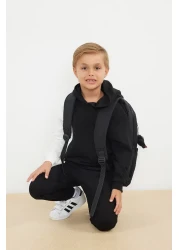 TRENDYOLKIDS طقم سويت شيرت وبدلة رياضية بغطاء للرأس من القطن باللون الأسود للأولاد - TKDAW25AU00058