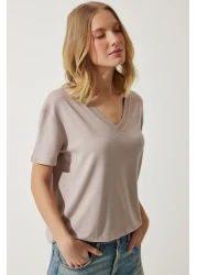Happiness İstanbul Women's Mink V-Neck Basic Viscose Knitted T-Shirt EN00613