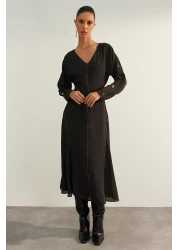  Collection إصدار محدود من الفستان الأسود المنسوج على شكل حرف A مع تفاصيل الخياطة TWOAW24EL00866