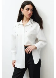  Collection قميص منسوج إكرو بتفاصيل حجرية - مقاس عادي TWOSS24GO00069