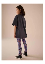 Lolliboomkids طقم تي شيرت كبير الحجم مطبوع عليه شخصية فتاة وبنطال ضيق ملون من الأسفل