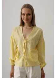 leyla sanat sanata yeni bir bakış açısı ليلى آرت آرت وجهة نظر جديدة للبلوزة المطرزة بتفاصيل قلب - أصفر