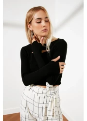  Collection Black Ribbed Fitted/Fitted Window/Cut Out Detailed Crop Stretchy Knitted Blouse TWOSS21BZ0042