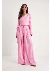 Bianco Lucci بلوزة نسائية برباط على شكل حرف V وجيب وخصر مطاطي وبنطلون فضفاض 60283324