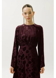 Manuka فستان سهرة من قماش الجاكار الساتان باللون الأحمر الداكن