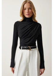 Happiness İstanbul بلوزة نسائية سوداء بياقة عالية وتصميم على شكل كثبان رملية تتجمع فوق الكتف FF00135