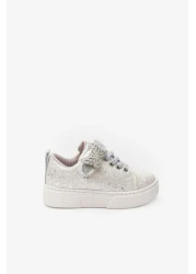 Le Mabelle حذاء رياضي بناتي بتفاصيل فراشة بيضاء