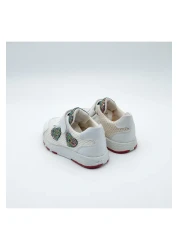 Arçın Shoes أحذية رياضية بيضاء للأطفال ذات قلوب لامعة - أضف التألق إلى الخطوات الصغيرة!