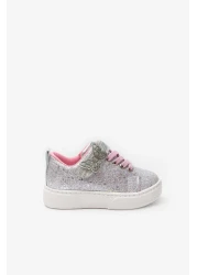 Le Mabelle حذاء رياضي بناتي بتفاصيل فراشة فضية