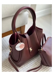 BAGLOVİS حقيبة كتف نسائية باللون الأحمر الداكن مع قفل أمامي إضافي وتفاصيل