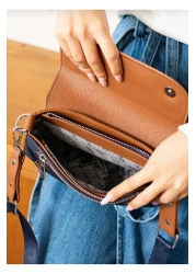 Just Polo حقيبة كتف BAGUETTE موديل 6005 للنساء - مع غطاء من القماش المزخرف