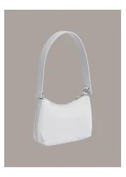 Calvin Klein حقيبة كتف نسائية باللون الرمادي مع شعار CK بسحاب للإغلاق K60K 613124 -PDE