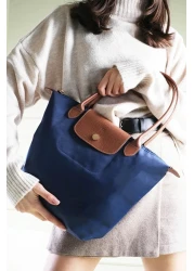 Mio Gusto حقيبة كتف نسائية قابلة للطي باللون الأزرق الداكن