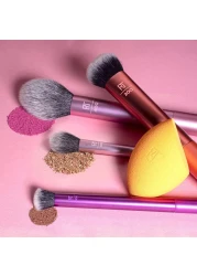 The Everyday Essentials set from Real Techniques gives you 5 essential tools to master any look tapered, soft and fluffy bristles. Blend powder blush evenly for a smooth, natural look