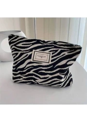 كيس تجميل بطباعة الزرافة أنيق ذو مقبض - منظم مكياج ذو سعة كبيرة للنساء، رائع للاستخدام اليومي أو السفر والعطلا