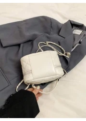 1 قطعة حقيبة كتف نسائية صغيرة بسلسلة بشكل معين