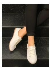 U.S. Polo Assn. حذاء رياضي نسائي من الجلد الطبيعي باللون الأبيض - حذاء كاجوال V6