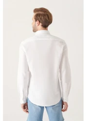 Avva قميص أكسفورد أبيض اللون للرجال ذو قصة عادية 100% قطن بأزرار وياقة B002003