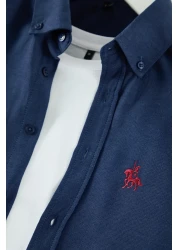  Collection قميص ذكي بتطريز عادي باللون الأزرق الداكن TMNAW25GO00036