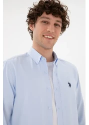U.S. Polo Assn. قميص رجالي أساسي بأكمام طويلة باللون الأزرق الفاتح 50296777 -VR003