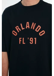  Collection تي شيرت أزرق داكن كبير الحجم مطبوع عليه مدينة - 100% قطعة TMNSS22TS0304