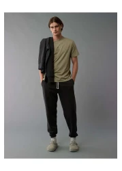 American Eagle تي شيرت بشعار AE