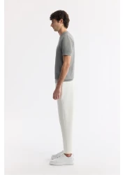 Avva تي شيرت رجالي رمادي اللون ذو قصة عادية وياقة دائرية ونسيج محبوك B005119