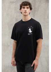 GRIMELANGE تي شيرت Bowen رجالي مصنوع من القطن بنسبة 100% برقبة دائرية ومطبوع بتفاصيل سوداء