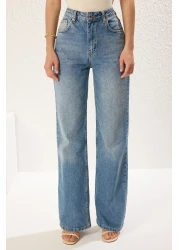  Collection جينز أزرق عالي الخصر بأرجل واسعة TWOSS25JE00172