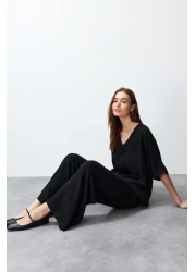  Collection طقم بلوزة وبنطلون أسود برقبة على شكل حرف V - TWOSS24AU00096