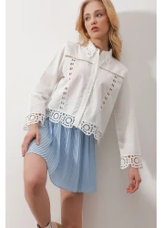 Trend Alaçatı Stili قميص نسائي منسوج من الدانتيل الأبيض المطرز بفتحة مخرمة ALC-X9802