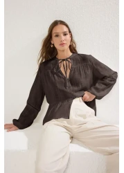  Collection قميص منسوج من القطن البني ذو الأكمام الدانتيل ذو المقاس العادي