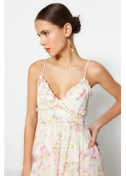  Collection فستان طويل منسوج من الشيفون مزين بنقشة زهور بيضاء على شكل حرف A TWOSS23EL02013