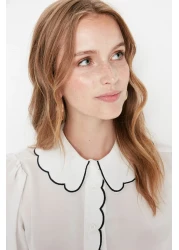  Collection قميص أبيض منسوج بتفاصيل مطرزة - مقاس عادي TWOAW21GO0302