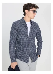 Altınyıldız Classics قميص رجالي من Six Stars Classics باللونين الأزرق الداكن والرمادي - طية صدر السترة بأزرار، مقاس مريح ACE 202510055