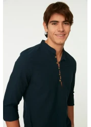  Collection قميص ذو طية صدر السترة بقصة ضيقة باللون الأزرق الداكن - 100% قطن، نصف فتحة، أزرار TMNSS20GO0097