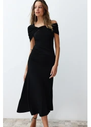  Collection فستان سهرة أنيق محبوك بياقة غير متماثلة على شكل حرف A باللون الأسود TPRSS24EL00046