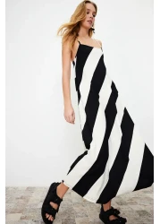  Collection فستان طويل أسود مطبوع على شكل حرف A - حزام قابل للتعديل، تفاصيل ملفوفة TWOSS24EL00060