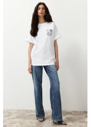  Collection تي شيرت أبيض محبوك 100% من القطن مطبوع من الأمام والظهر مقاس كبير/مريح TWOSS24TS00234