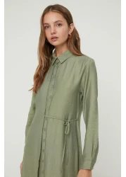  Modest قميص منسوج بأزرار جانبية باللون الأخضر، فستان ذو مظهر كتان TCTSS22EB0025